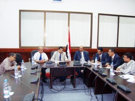 شائف لدى لقائه رئيس وأعضاء لجنة الخدمات المصغرة بمجلس النواب أمس